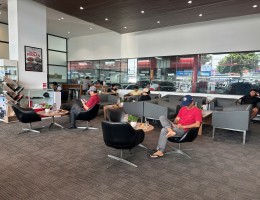 ? Một ngày tràn đầy năng lượng tại Nissan Tân Phú! Xưởng dịch vụ luôn rộn ràng bởi sự tin tưởng và ghé thăm của Quý khách hàng. ? Với quy trình chuyên nghiệp – minh bạch – nhanh chóng, cùng đội ngũ kỹ thuật viên giàu kinh nghiệm, Nissan Tân Phú luôn nỗ lự